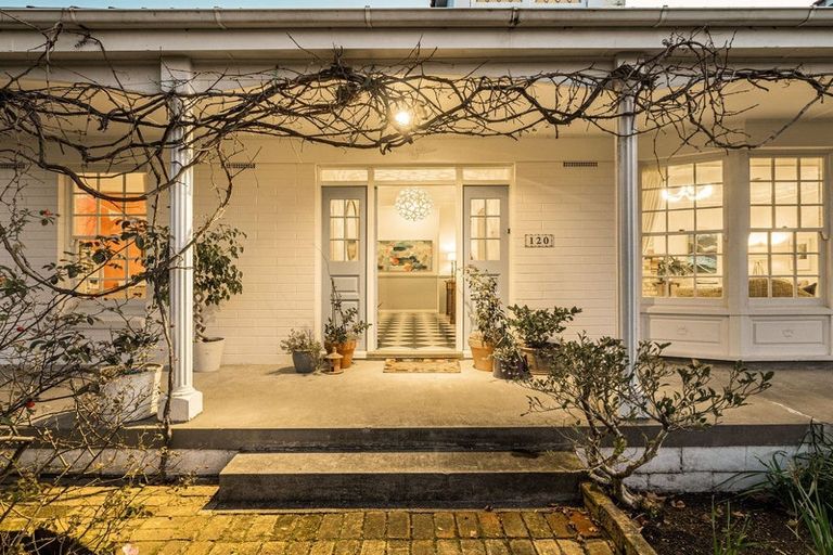 Photo of property in 120 Mellons Bay Road, Mellons Bay, Auckland, 2014