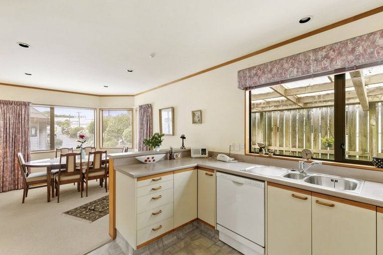 Photo of property in 8 Scorian Close, Karori, Wellington, 6012