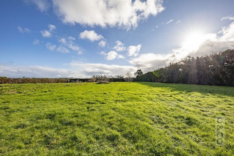 Photo of property in 138 Taupaki Road, Taupaki, 0782