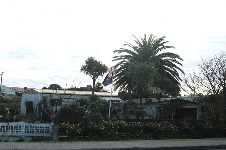 Photo of property in 5 Health Camp Road, Otaki Beach, Otaki, 5512