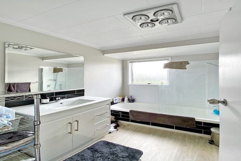 Photo of property in 18 Shalimar Place, Clover Park, Auckland, 2019