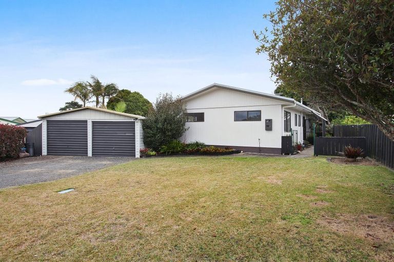 Photo of property in 3 Hosking Place, Clarks Beach, 2122
