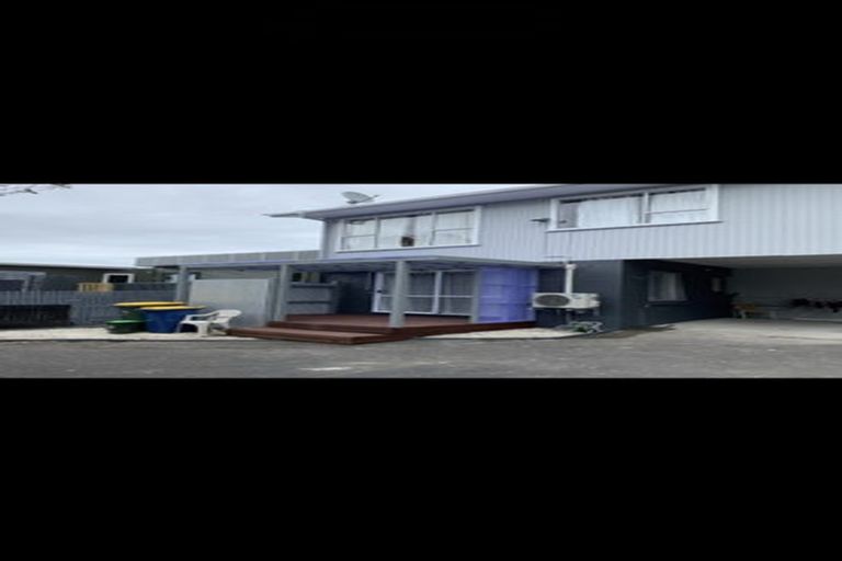 Photo of property in 2/65 Cliff View Drive, Green Bay, Auckland, 0604