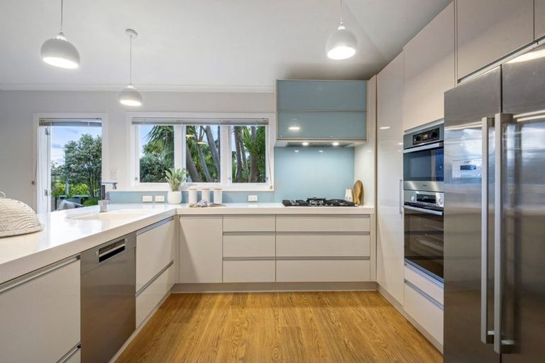 Photo of property in 22 Eversleigh Road, Belmont, Auckland, 0622