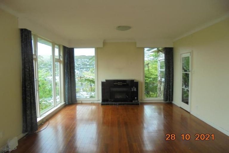Photo of property in 19 David Crescent, Karori, Wellington, 6012