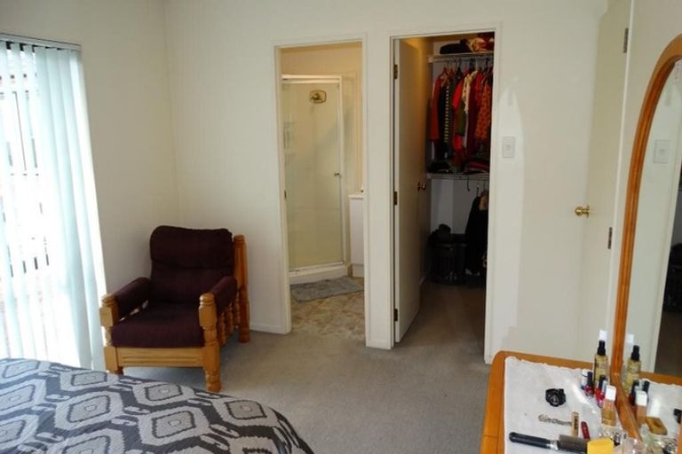 Photo of property in 1 San Fernando Way, Henderson, Auckland, 0612