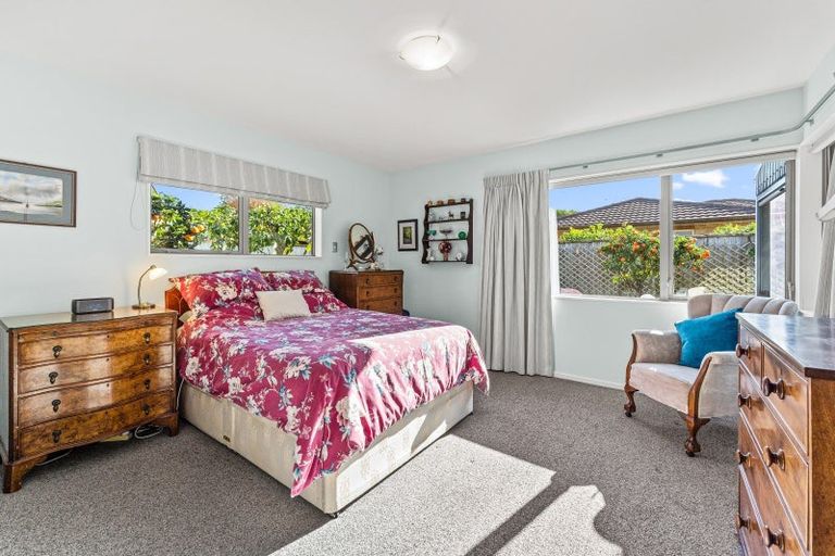 Photo of property in 19 Edgewater Street, Waikanae, 5036