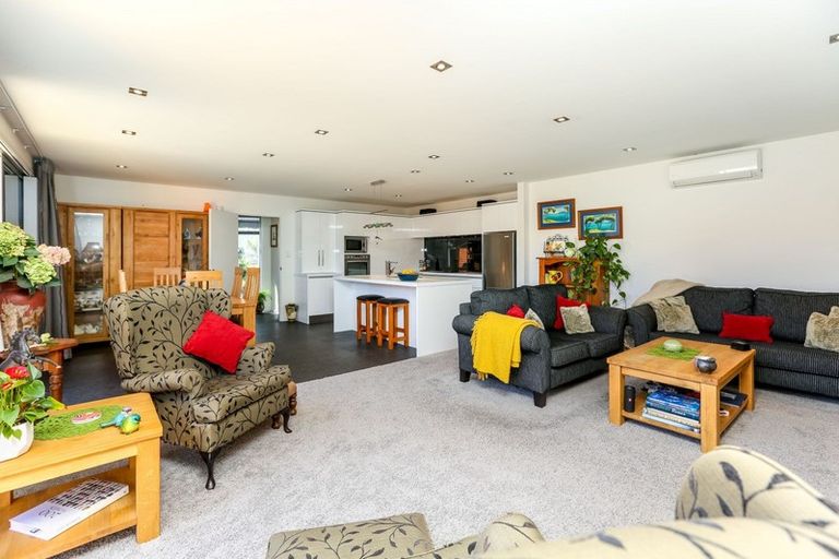 Photo of property in 14 Nursery Place, Westown, New Plymouth, 4310