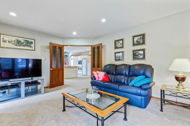 Photo of property in 2/120 Memorial Avenue, Burnside, Christchurch, 8053