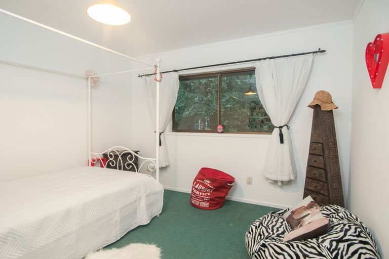 Photo of property in 98 Kauri Point Road, Laingholm, Auckland, 0604