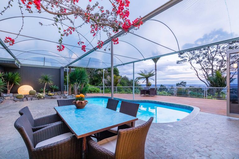 Photo of property in 70 Scenic Drive, Titirangi, Auckland, 0604