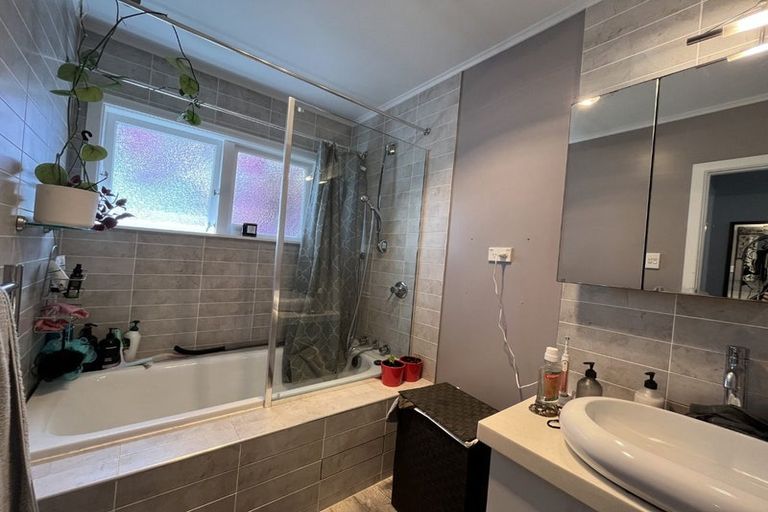 Photo of property in 1/16 Roseburn Place, Pakuranga, Auckland, 2010