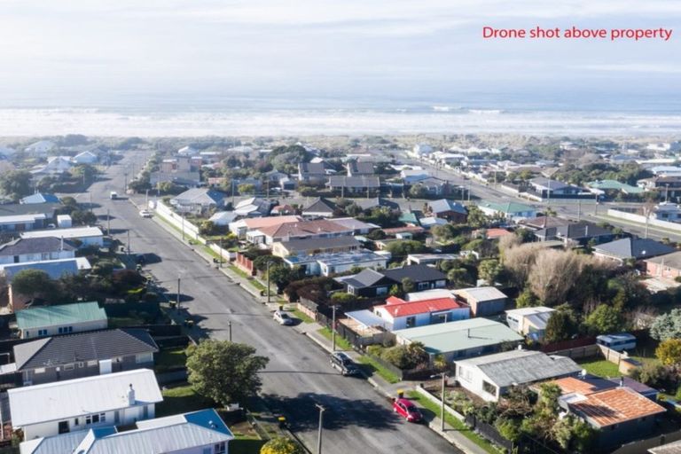 Photo of property in 64 Effingham Street, North New Brighton, Christchurch, 8083