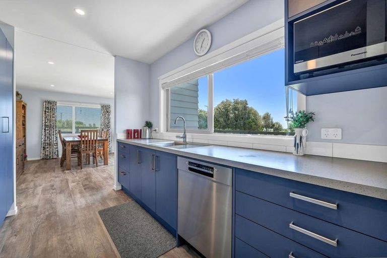 Photo of property in 43 Carrs Road, Urenui, 4377