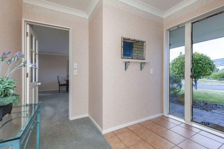 Photo of property in 2 Crown Hill, Paraparaumu, 5032