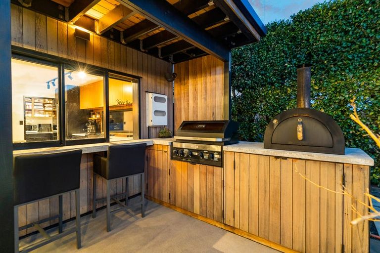 Photo of property in 172 Bleakhouse Road, Mellons Bay, Auckland, 2014