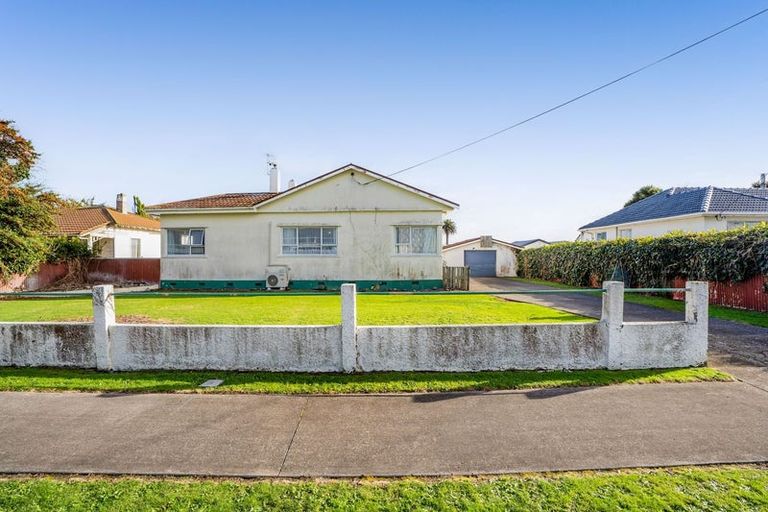 Photo of property in 5 Turuturu Road, Hawera, 4610