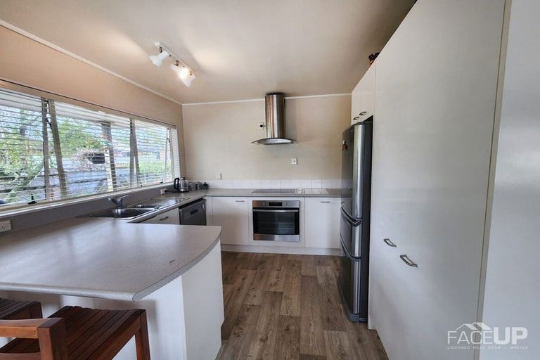 Photo of property in 26 Harbour Lights Close, West Harbour, Auckland, 0618