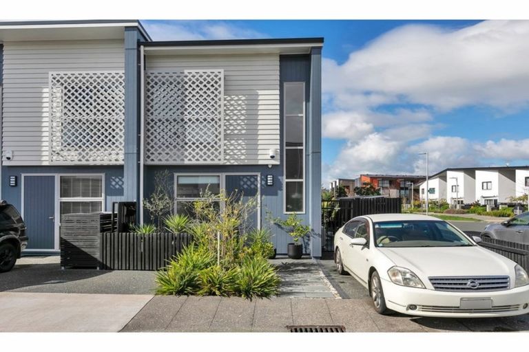 Photo of property in 24 Rangihina Road, Hobsonville, Auckland, 0616