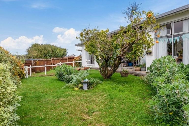 Photo of property in 2/30 Summit Drive, Torbay, Auckland, 0630