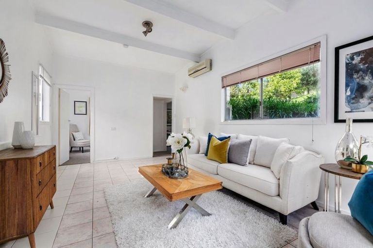 Photo of property in 12 Nor'east Drive, Northcross, Auckland, 0632