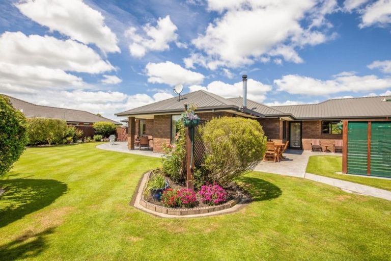 Photo of property in 17 Calvandra Grove, Rangiora, 7400