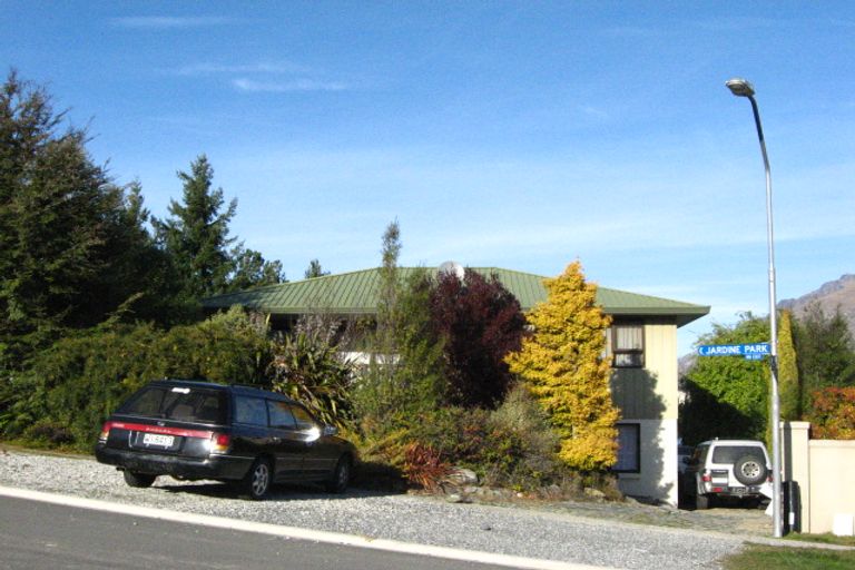 Photo of property in 15 Poplar Drive, Kelvin Heights, Queenstown, 9300