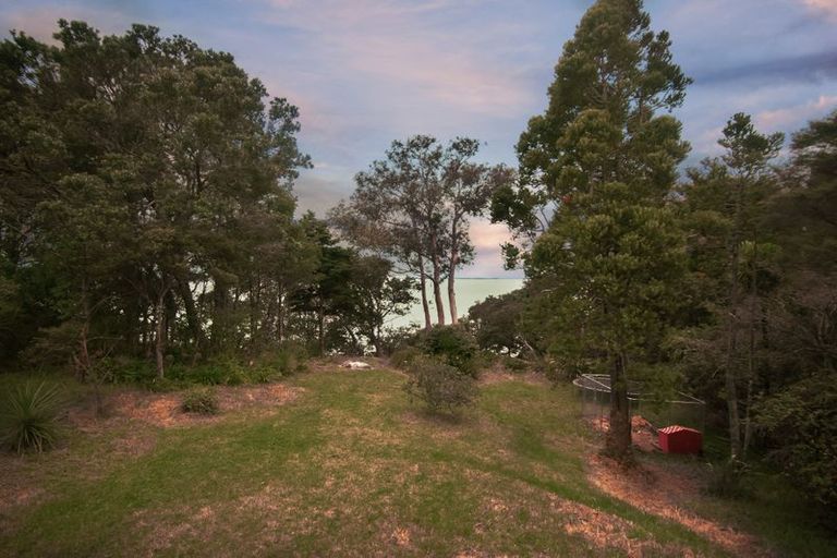 Photo of property in 98 Kauri Point Road, Laingholm, Auckland, 0604