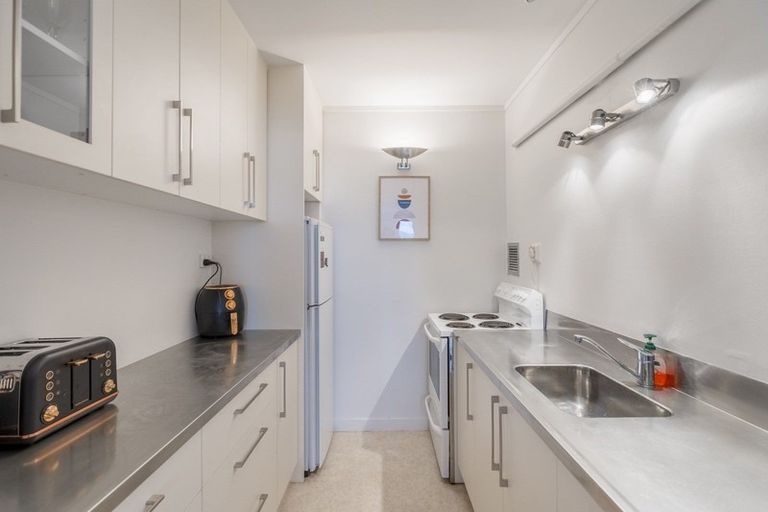 Photo of property in Hobson Court Flats, 56/70 Hobson Street, Thorndon, Wellington, 6011