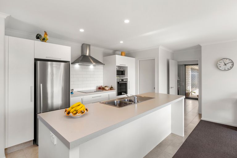 Photo of property in 4 Plescher Crescent, Leamington, Cambridge, 3432