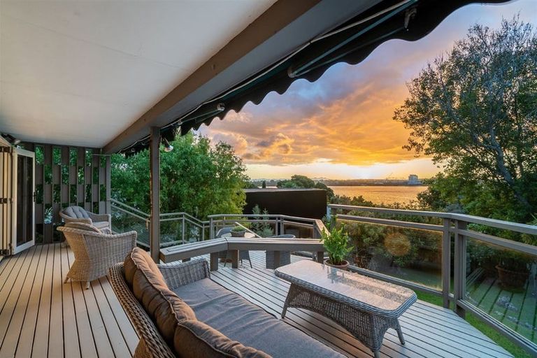 Photo of property in 316 Hurstmere Road, Takapuna, Auckland, 0622