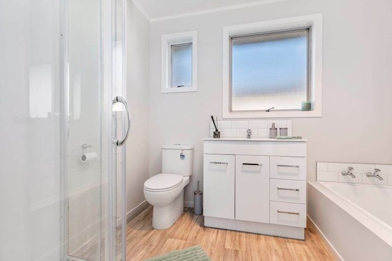 Photo of property in 8 Carbery Place, Manurewa, Auckland, 2102