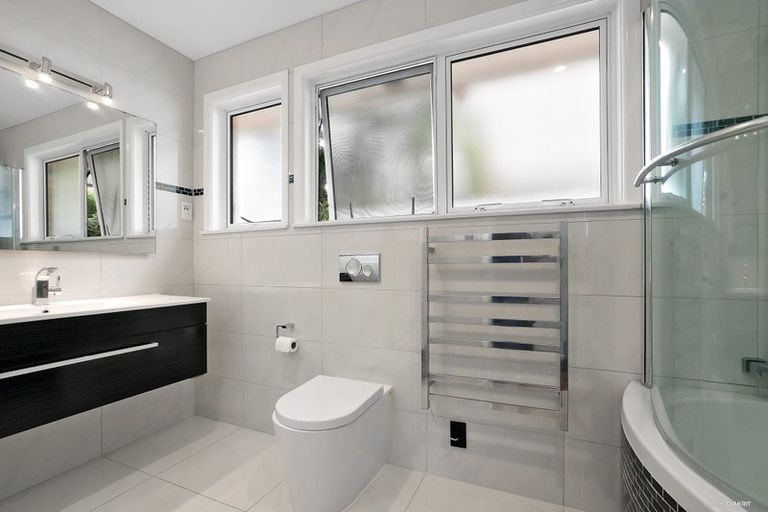 Photo of property in 10a Tirimoana Road, Te Atatu South, Auckland, 0602