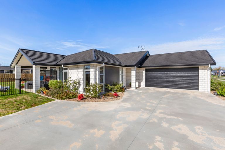 Photo of property in 4 Plescher Crescent, Leamington, Cambridge, 3432