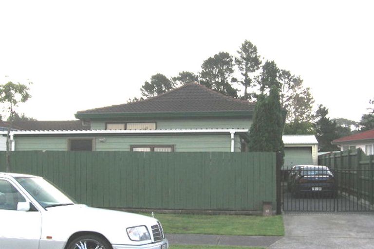 Photo of property in 2/25 Karepo Crescent, Ranui, Auckland, 0612