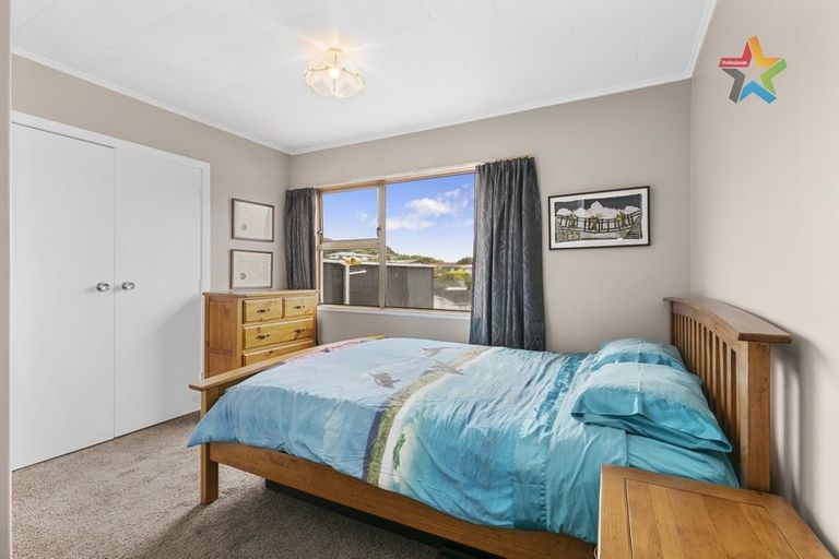 Photo of property in 33 Acacia Avenue, Maungaraki, Lower Hutt, 5010