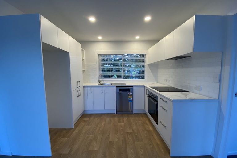 Photo of property in 8a Moera Place, Stanmore Bay, Whangaparaoa, 0932