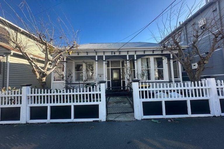 Photo of property in 120 Austin Street, Mount Victoria, Wellington, 6011