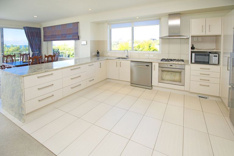 Photo of property in 150 Pacific Parade, Army Bay, Whangaparaoa, 0930