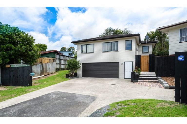Photo of property in 100 Moire Road, West Harbour, Auckland, 0618