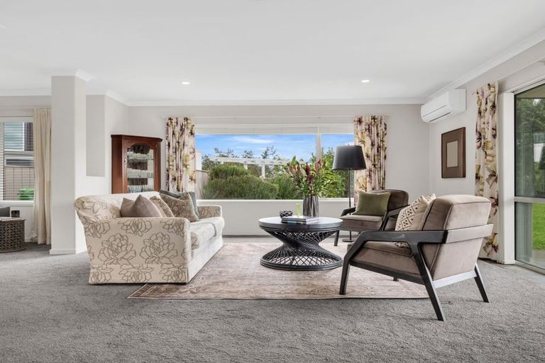 Photo of property in 9 Portofino Point, Karaka, Papakura, 2113