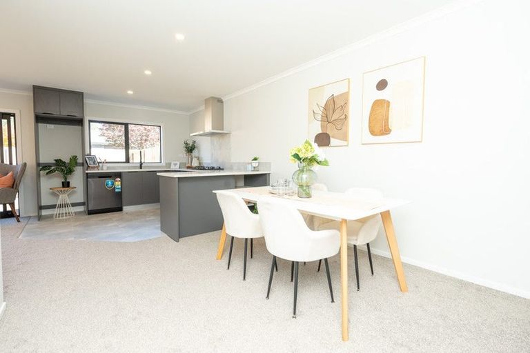 Photo of property in 2/22 Dalgliesh Avenue, Forest Lake, Hamilton, 3200