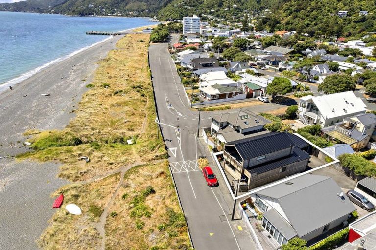 Photo of property in 133 Marine Parade, Eastbourne, Lower Hutt, 5013