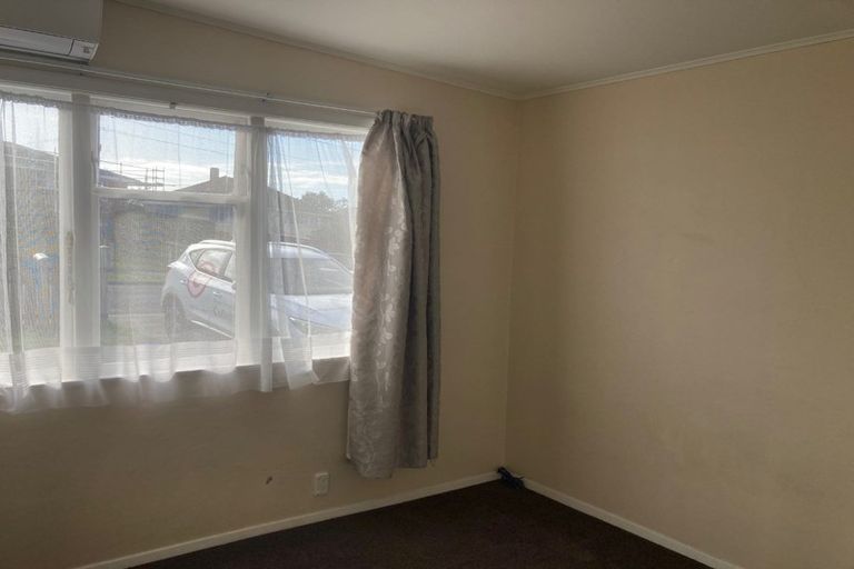 Photo of property in 28 Davidson Crescent, Tawa, Wellington, 5028