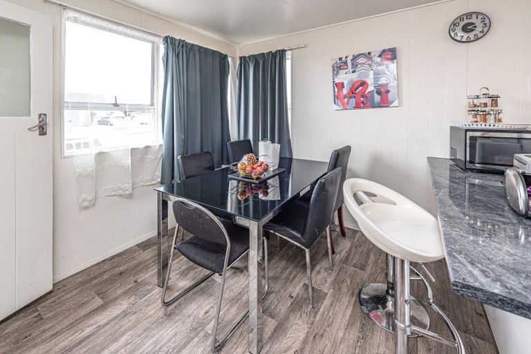 Photo of property in 27 Cross Street, Castlecliff, Whanganui, 4501