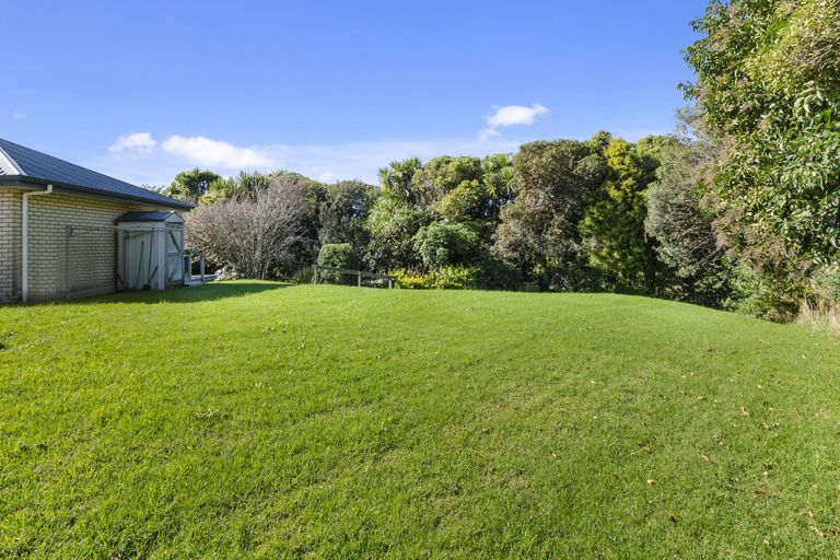 Photo of property in 24 Brookesmith Drive, Waiuku, 2123