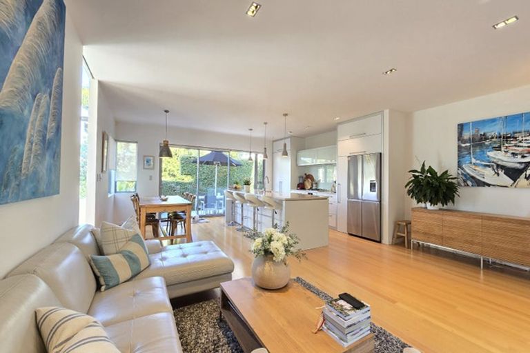 Photo of property in 87 Castor Bay Road, Castor Bay, Auckland, 0620