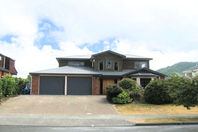 Photo of property in 10 Kingfisher Close, Brown Owl, Upper Hutt, 5018
