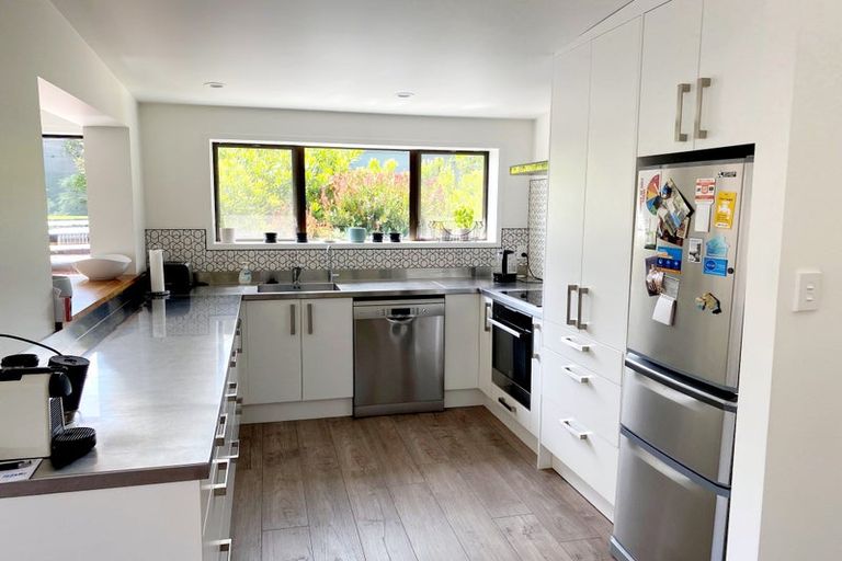 Photo of property in 30 Margaret Road, Raumati Beach, Paraparaumu, 5032