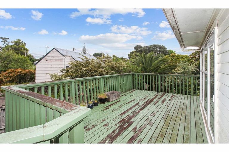 Photo of property in 1/19 Gazelle Avenue, Beach Haven, Auckland, 0626